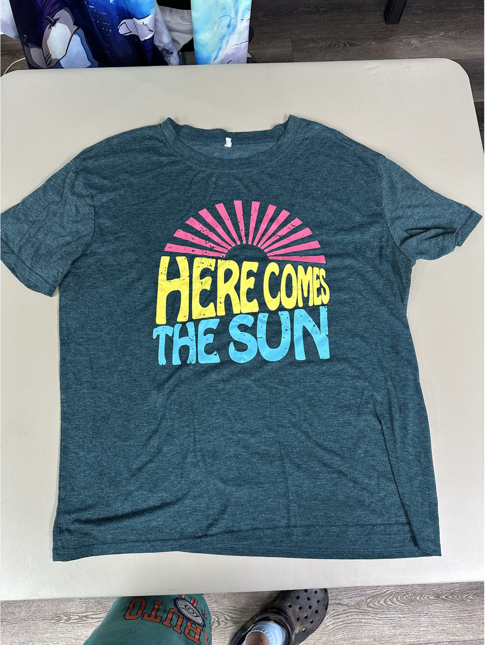Casual Graphic Tee Shirt with 'Here Comes The Sun' Print